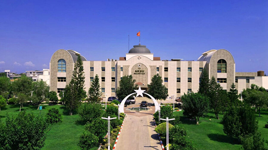 Antalya'da peş peşe istifa: Üç belediye başkan yardımcısı istifa etti