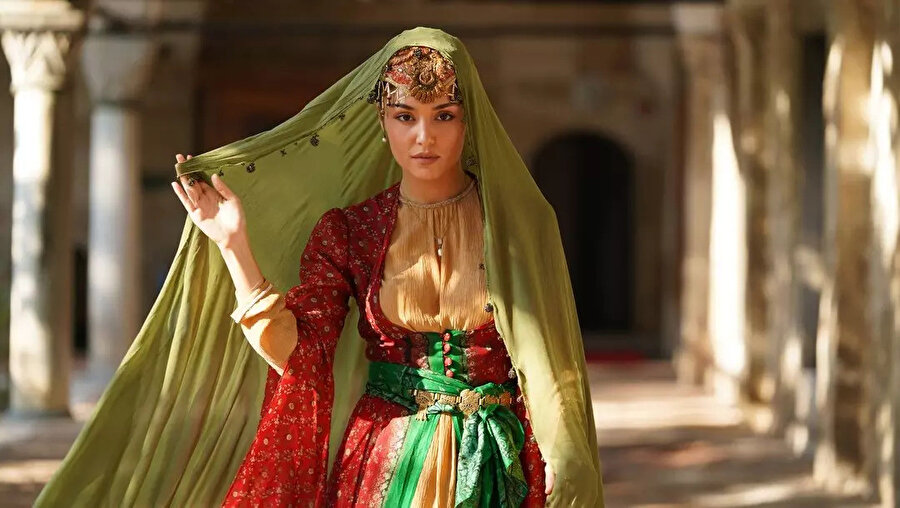 Hande Erçel'in yeni imajı