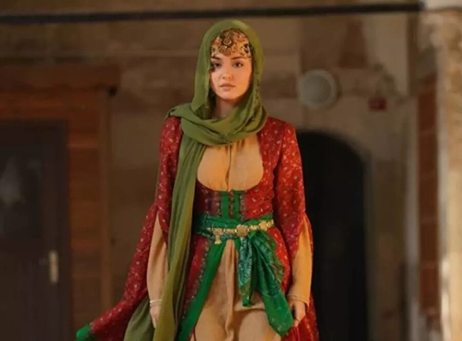 Hande Erçel'in yeni imajı