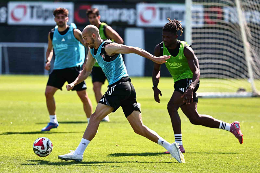 Beşiktaş, hazırlıklarına devam ediyor.