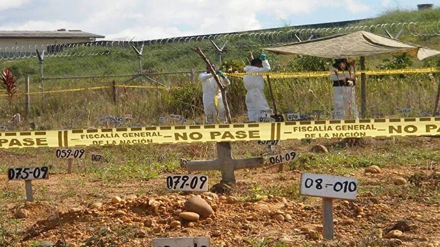 Kolombiya'da gizli mezarlarda 22 ceset bulundu.