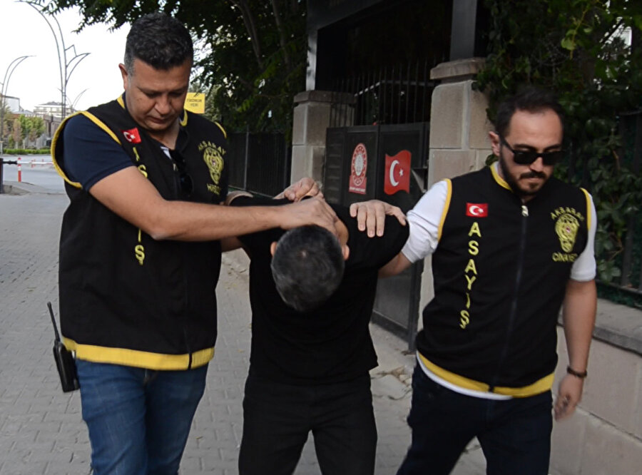 Fabrikanın müdürü Yaşar Can Kahya olduğunu saptayan polis, Kahya'yı 29 Ağustos'ta Kayseri'de yakaladı.