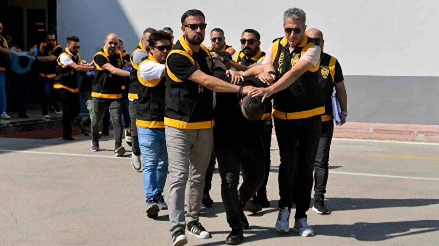 Adana'da haraç isteyen çete