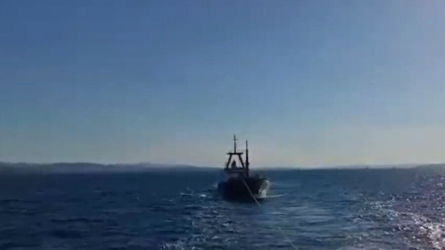 ​Çanakkale Boğazı'nda panik anları: Arıza yapan gemi demirlendi