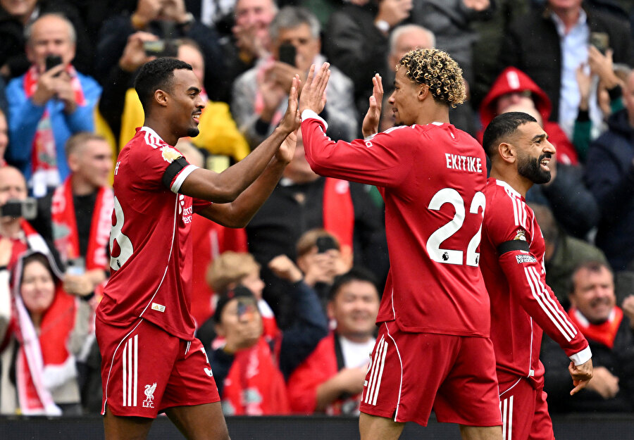 Gravernberch, Liverpool - Everton derbisinde tarihe geçti.