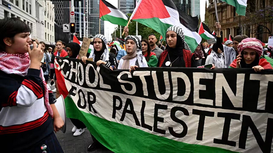 Birçok Filistin'li öğrencinin hayatı altüst oldu.