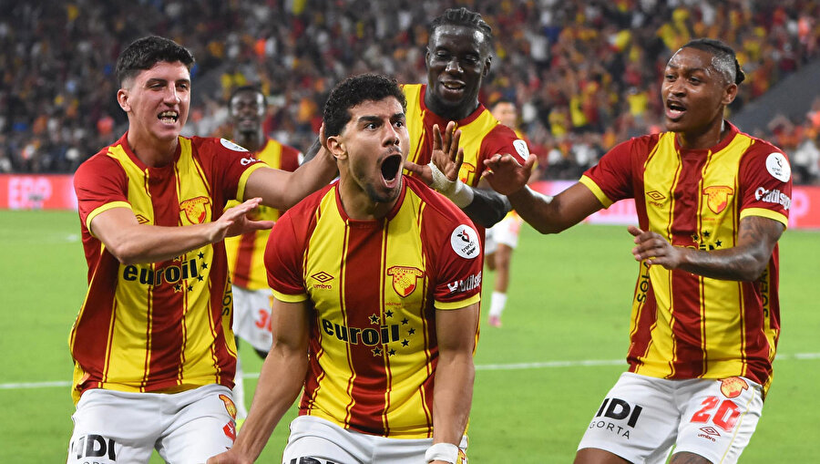 Göztepe, Süper Lig'de namağlup zirveye oynuyor. 