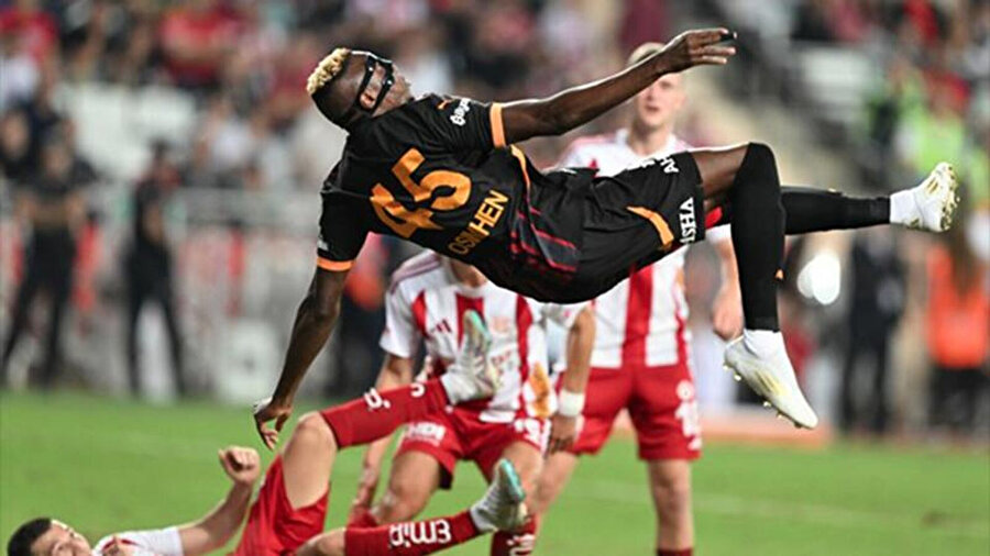 Gelen yorum Osimhen'in tadını kaçırdı: Osimhen'in sahalara dönüş tarihi belli oldu