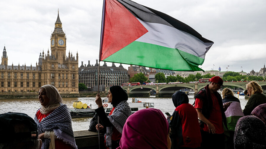 İsrail’in Gazze’ye yönelik havadan ve karadan şiddetli saldırıları sürerken bu eylemleri kınayan ve Filistin’i devlet olarak tanıma iradesi gösteren ülkelerin sayısı giderek artıyor.