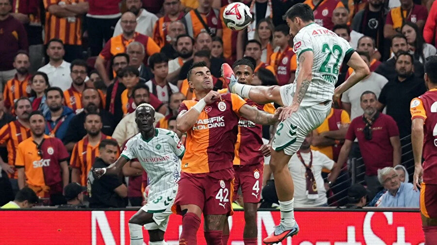 Galatasaray - TÜMOSAN Konyaspor maçında Torreira'nın pozisyonu kırmızı kart mı? Eski hakemler yorumladı