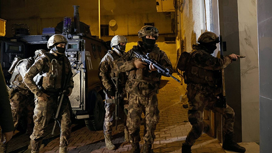 Muvazaalı gayrimenkul satışıyla vatandaşlık sağlayan suç örgütü çökertildi.