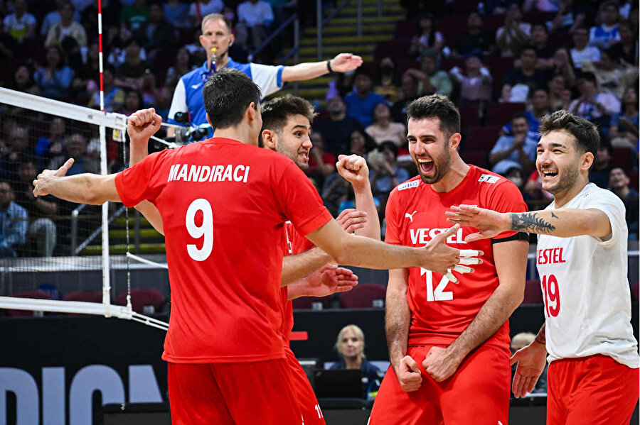 Filenin Efeleri çeyrek finalde: Türkiye - Polonya voleybol maçı saat kaçta, hangi kanalda?