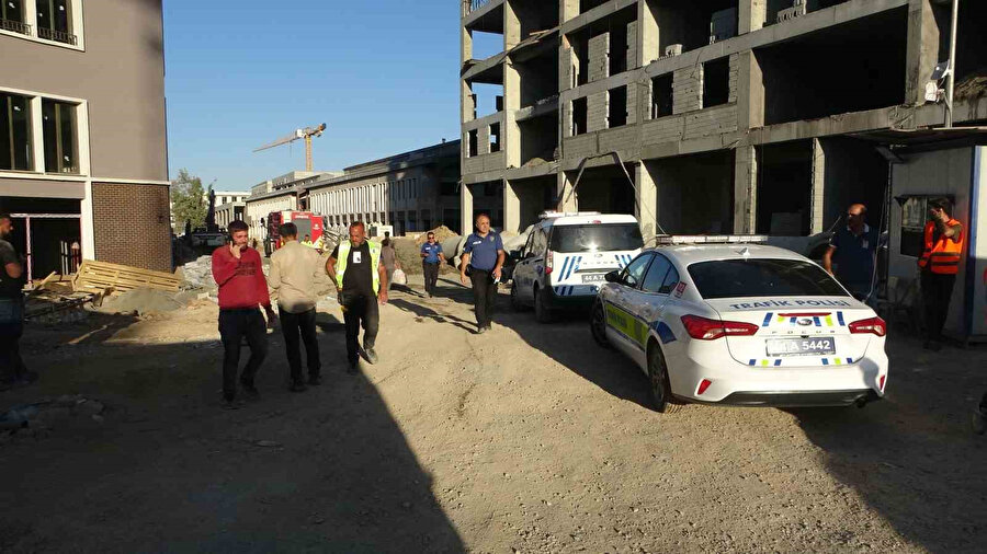 Çarşı inşaatında korkutan anlar: Yer yarıldı, bir kişi yaralandı