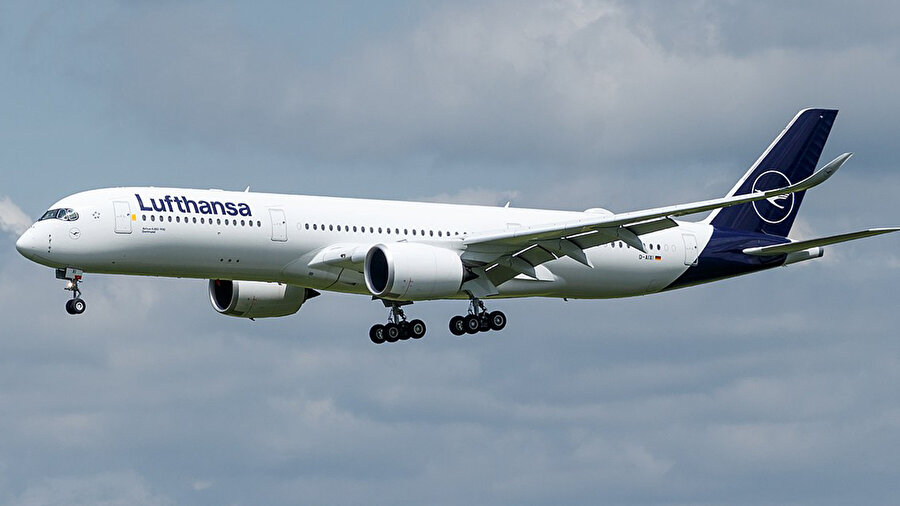 Alman hava yolu firması Lufthansa'dan kritik karar: Binlerce çalışan işten çıkarılacak