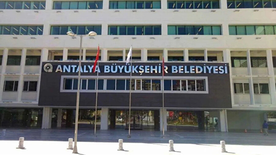 Antalya Büyükşehir Belediyesine yönelik &quot;rüşvet&quot; soruşturmasında 3 kişi tahliye edildi