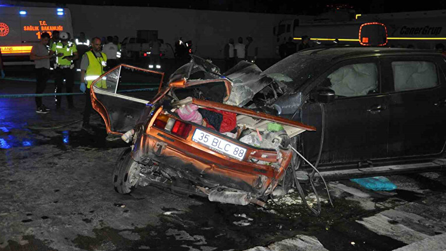 Manisa’da korkunç kaza: Biri çocuk 5 ölü, 6 yaralı