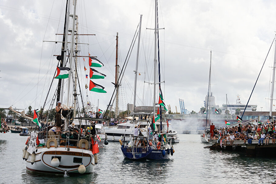 Gemide Lüksemburg, Fransa, Finlandiya'dan yolcular bulunuyordu.
