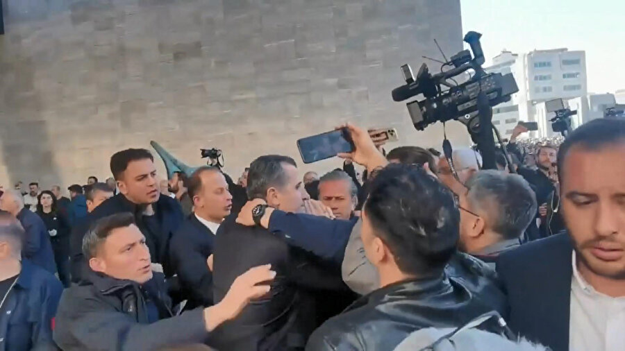 Özgür Özel'e yumruklu saldırı gerçekleştiren sanığa tahliye