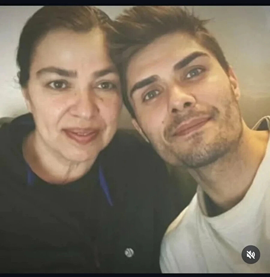 Barış Murat Yağcı ve annesi