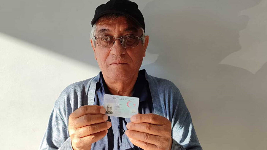 Ölmediğini ispatlamak için kapı kapı dolaşıyor: Akılalmaz hata hayatını kabusa çevirdi