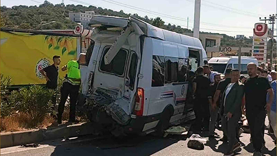 Yarım saat ara ile aynı noktada iki kaza: İki ölü, 9 yaralı
