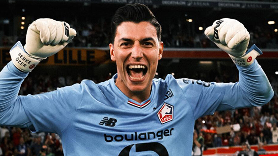 ​Berke Özer tarihe geçti: Roma’ya 3 penaltı birden geçit vermedi