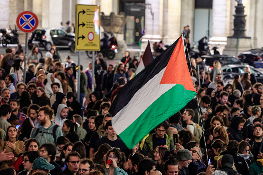 İtalya'da protestolar başladı