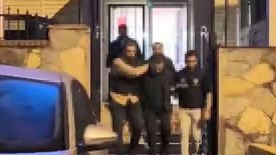 Bu fotoğraf hakkında bir eyler yaz.