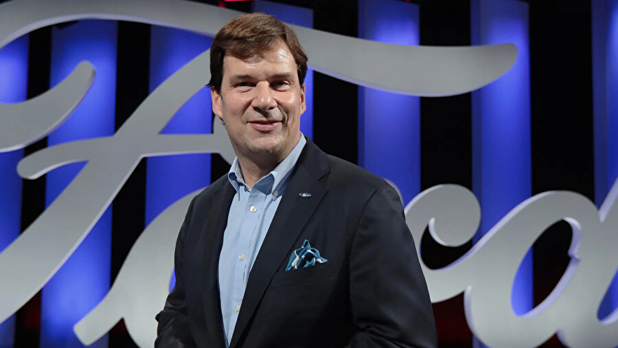 Dev otomobil üreticisinin CEO'sundan dikkat çeken hareket: Adam olsun diye sanayiye verdi