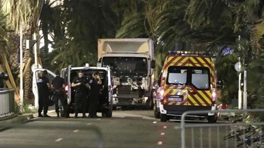 Fransa'nın güneyindeki Nice kentinde silahlı saldırı düzenlendi.