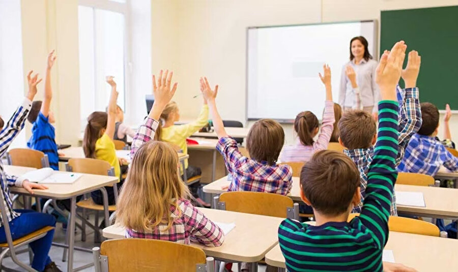 2026 Öğretmen Maaşı Ne Kadar Olacak? | Yeni Yıl Zamlı Öğretmen, Uzman Öğretmen ve Başöğretmen Maaş Hesaplama Tablosu (Enflasyon Farkı Dahil)