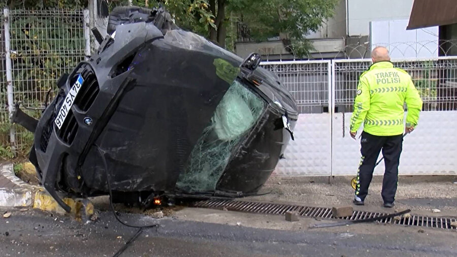 Beylikdüzü'nde kaldırımda yürüyen yayaya otomobil çarptı