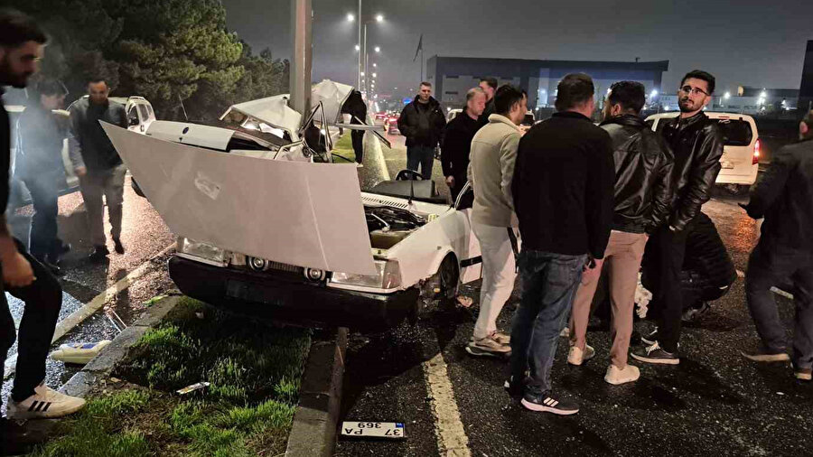 Kazada Fiat Tofaş ortadan ikiye ayrıldı: 1 yaralı