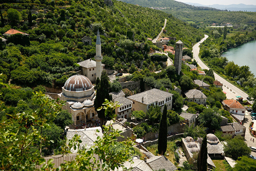 ​Bosna Hersek'in kartpostallık camilerinden Şişman İbrahim Paşa Camii.