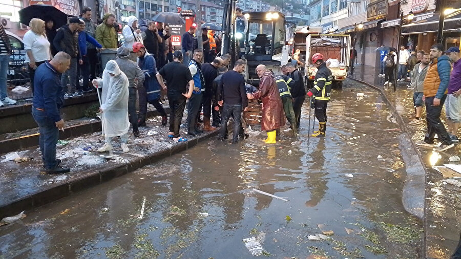 Zonguldak'ta sağanak hayatı olumsuz etkiliyor