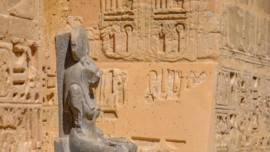 Kahire dışındaki “lanetli” Khentika mezarından kesilen kireçtaşı kabartmanın kaybı sonrası yetkililer mezarda kapsamlı bir inceleme başlattı.