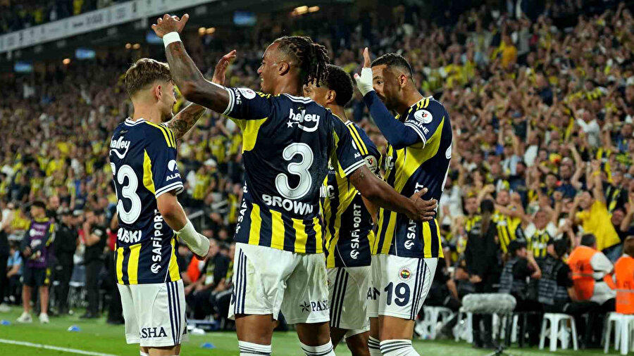 Jhon Duran ve Archie Brown'dan eleştirilere gönderme: Paylaşımları dikkat çekti