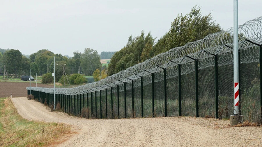 Yetkililer, uzun vadede alternatif güzergahları kullanmayı planlıyor.

​