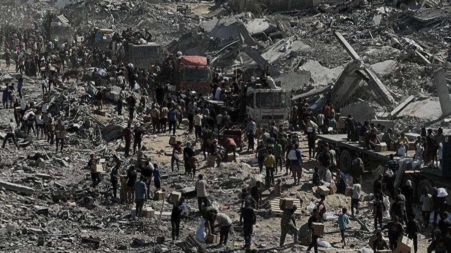 İlk yardım tırları Gazze Şeridi'ne giriyor