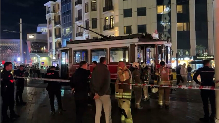 İstanbul Taksim’de tramvayda çıkan yangın söndürüldü