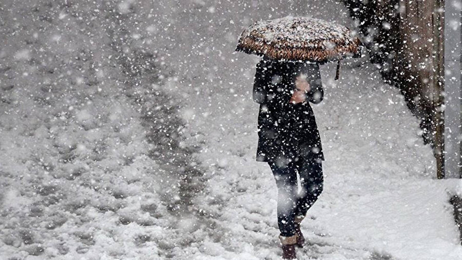 Kara kış geliyor: Kar, sağanak ve fırtına alarmı! Hangi bölgelerde etkili olacak?