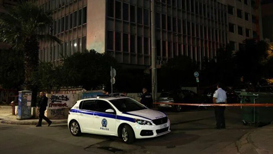 Yunanistan’ın başkenti Atina’da Tarım Bakanlığı binası önüne bırakılan piknik tüpleriyle patlama meydana geldi.