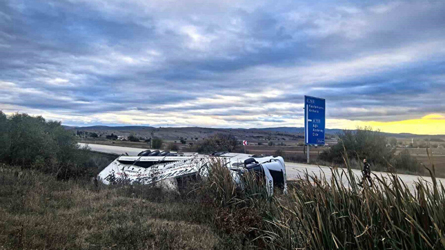 Kastamonu'da sunta yüklü tır devrildi: Bir yaralı