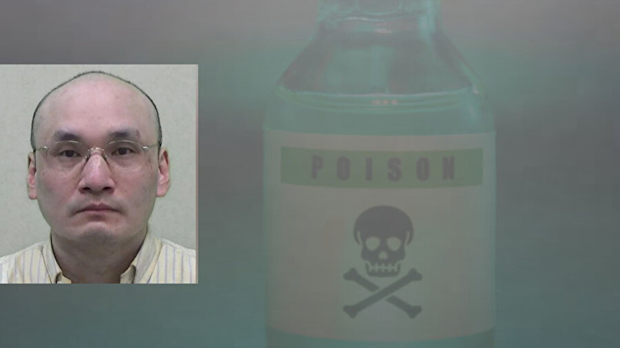 Kwan, kurbanına talyumla zehirlenmiş şişe içecekler gönderdi ve kılık değiştirerek doğrudan saldırıda bulundu.