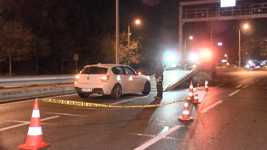 Bakırköy’de nefes kesen kovalamaca: 'Dur' ihtarına uymayan sürücü 5 polis aracına çarptı