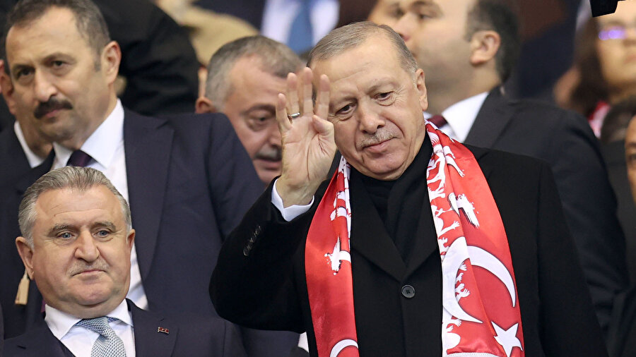 Cumhurbaşkanı Erdoğan, Türkiye-Gürcistan maçını tribünden takip etti