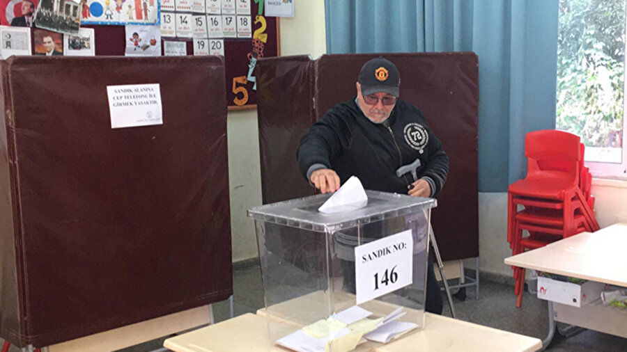 KKTC'de cumhurbaşkanı seçiminin ilk turu için oy kullanma işlemi başladı.