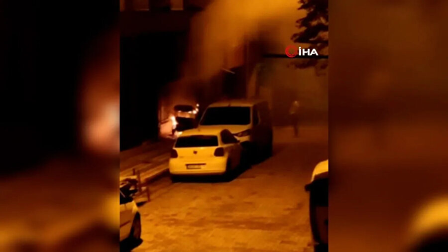 Sultangazi’de elektrikli araç yanarak küle döndü