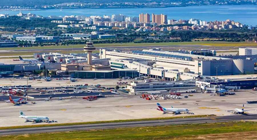 İspanya’da Palma de Mallorca Havalimanı’nda drone görülmesi nedeniyle uçuşlar geçici olarak durduruldu.