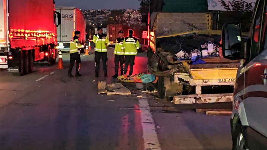 Sakarya'da aracının lastiğini değiştirdiği esnada tırın çarptığı kişi öldü